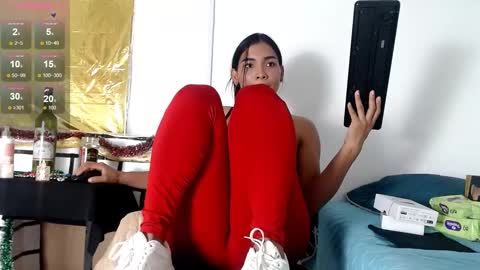 Camila online show from December 10, 2024, 5:22 pm