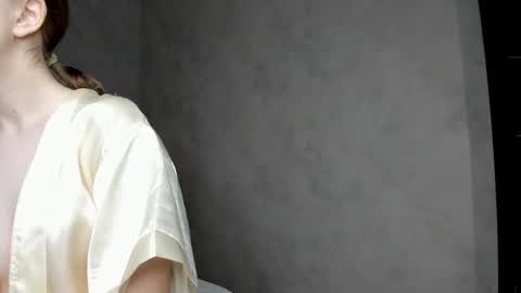 Camilla online show from December 2, 2025, 1:00 am