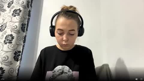 Snapshot of camillelisowe chatting on December 4, 2025, 2:15 pm camillelisowe online show from December 4, 2025, 2:15 pm