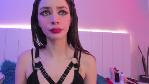 C A M I L L E N    Help me get to the top online show from October 5, 2025, 9:02 pm