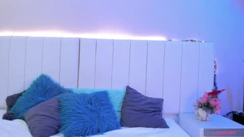 C A M I L L E N    Help me get to the top online show from November 27, 2025, 11:18 pm