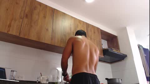 camilo_contre21 online show from November 20, 2025, 5:56 pm