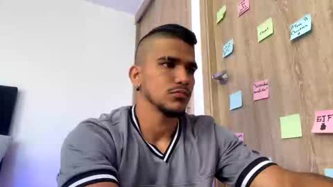 camilo_contre21 online show from January 17, 2026, 7:39 pm