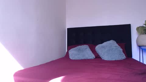 camilo_contre21 online show from February 4, 2026, 7:53 pm