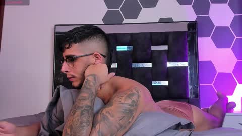   INDEPENDENT MODEL online show from February 15, 2025, 2:00 pm