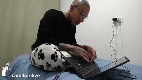 Snapshot of camiloinlive chatting on March 12, 2025, 12:42 am camiloinlive online show from March 12, 2025, 12:42 am