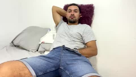 camilor_30 online show from December 1, 2025, 11:21 pm