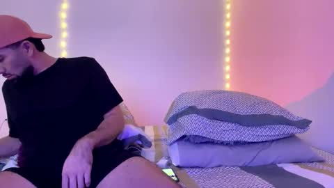 camilor_30 online show from December 18, 2025, 2:17 am