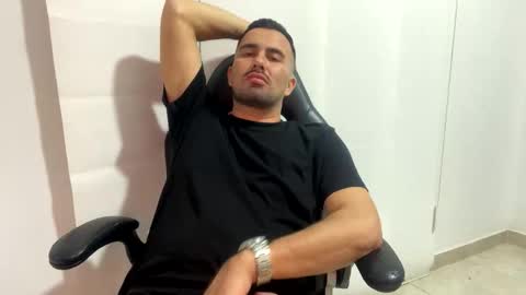 camilor_30 online show from April 11, 2026, 2:38 am