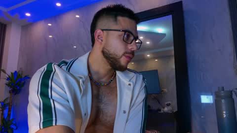 Snapshot of camilowatson chatting on May 30, 2026, 1:35 am Camilo Watson online show from May 30, 2026, 1:35 am