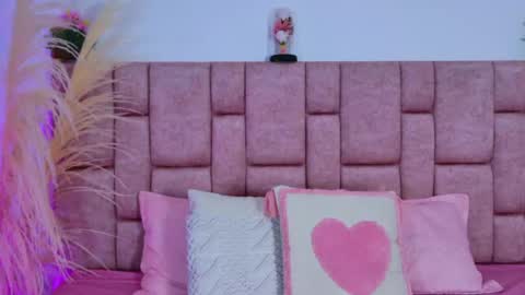 camiluxe online show from December 20, 2025, 8:27 pm