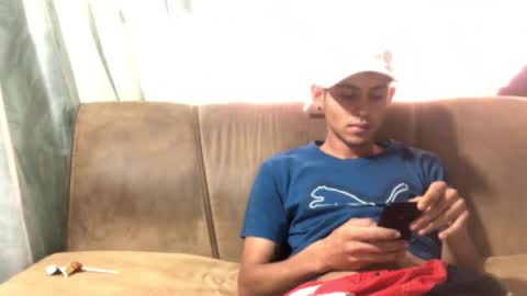 camivaron online show from February 9, 2025, 7:52 pm