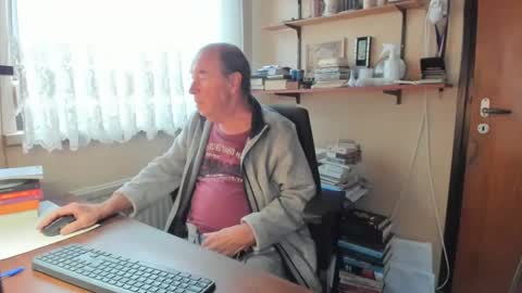 Snapshot of cammee chatting on January 4, 2025, 2:35 pm Cammee online show from January 4, 2025, 2:35 pm