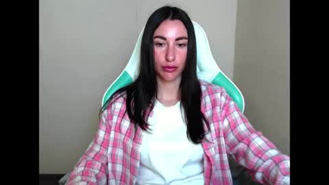 Snapshot of cammila_horn chatting on June 15, 2026, 5:09 am cammila horn online show from June 15, 2026, 5:09 am