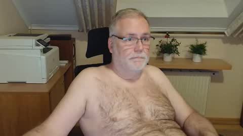 camsubbear online show from April 10, 2026, 8:46 pm