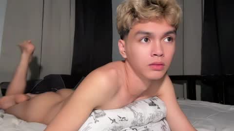 Snapshot of camwithethan chatting on April 1, 2026, 9:43 am Ethan online show from April 1, 2026, 9:43 am