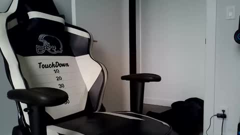 Snapshot of canadianstud18 chatting on June 3, 2026, 1:41 am Devon online show from June 3, 2026, 1:41 am