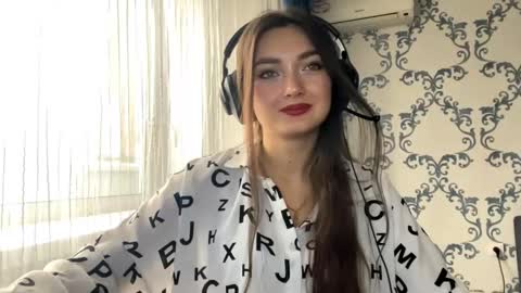 Kate online show from November 6, 2025, 8:04 am