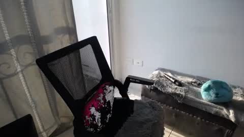 Snapshot of candacesxhot chatting on January 29, 2025, 10:11 pm cumorsmooke online show from January 29, 2025, 10:11 pm