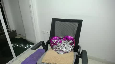 Snapshot of candacesxhot chatting on February 14, 2025, 4:37 am cumorsmooke online show from February 14, 2025, 4:37 am