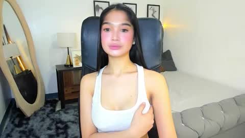 candiceferragamo online show from October 21, 2025, 2:18 pm