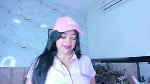 CANDICE WAYNE online show from June 18, 2026, 11:03 am