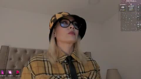 Candie  online show from February 2, 2026, 12:15 pm