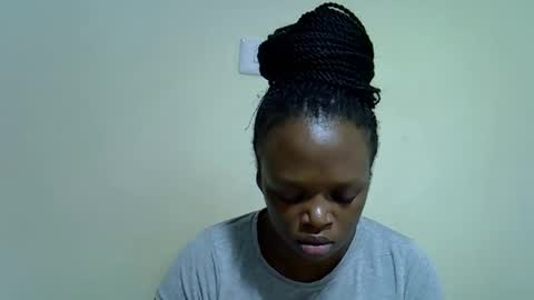 candiemaya online show from February 5, 2026, 12:21 pm