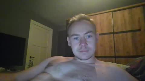 Snapshot of candy_boy_xoxo chatting on November 19, 2025, 5:35 pm candy_boy_xoxo online show from November 19, 2025, 5:35 pm