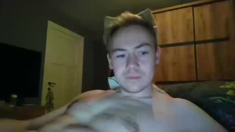 Snapshot of candy_boy_xoxo chatting on March 11, 2026, 4:35 pm candy_boy_xoxo online show from March 11, 2026, 4:35 pm