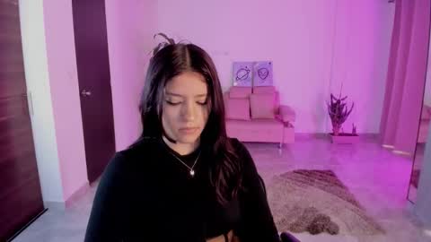 candy_fox_19 online show from December 19, 2025, 12:45 pm