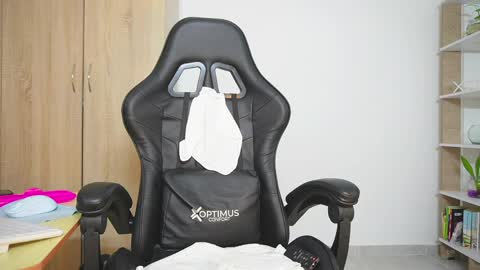 Nickol online show from April 9, 2026, 8:25 pm