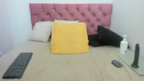 liss sophia online show from June 22, 2026, 3:25 am
