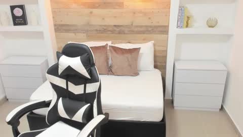 CANDY online show from November 1, 2025, 7:16 pm