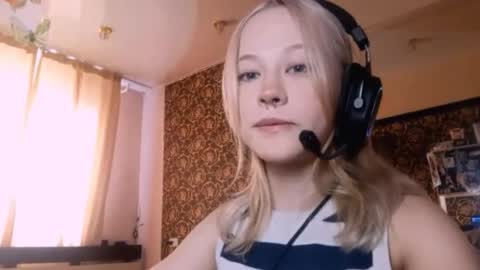 Mia online show from April 9, 2026, 11:26 am