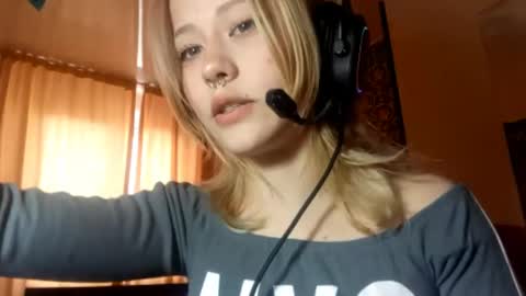 Mia online show from April 11, 2026, 12:09 pm