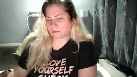 Snapshot of candycream74 chatting on October 14, 2025, 8:42 pm Laura online show from October 14, 2025, 8:42 pm