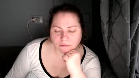 Snapshot of candycream74 chatting on November 4, 2025, 7:51 am Laura online show from November 4, 2025, 7:51 am