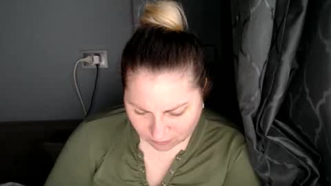 Snapshot of candycream74 chatting on November 12, 2025, 8:04 am Laura online show from November 12, 2025, 8:04 am