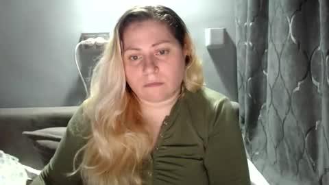 Snapshot of candycream74 chatting on November 13, 2025, 5:23 pm Laura online show from November 13, 2025, 5:23 pm