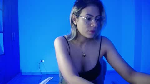 Candy Dowson online show from November 19, 2025, 10:59 am