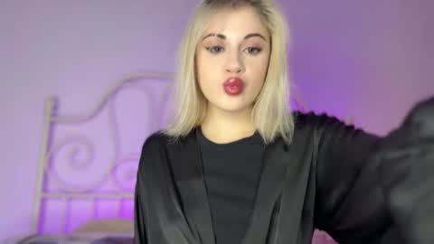 You can call me HH online show from November 11, 2025, 7:03 pm