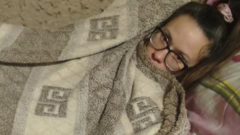 say meow and send tips  online show from December 3, 2024, 7:22 pm