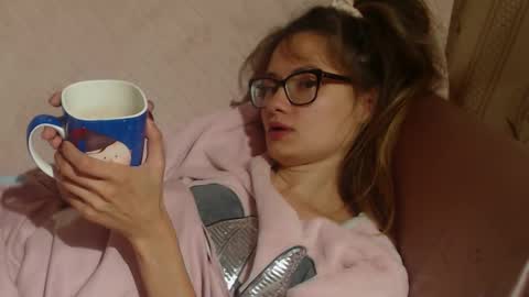 say meow and send tips  online show from October 3, 2025, 11:24 pm