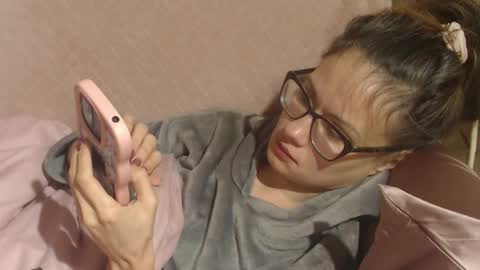 say meow and send tips  online show from December 3, 2025, 12:58 pm