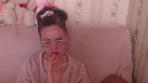 say meow and send tips  online show from May 4, 2026, 7:48 am