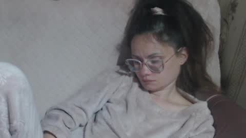 say meow and send tip  online show from April 20, 2026, 6:53 pm