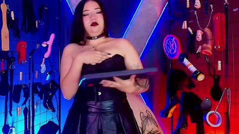 candyqueen_bdsm_ online show from February 8, 2026, 3:32 am