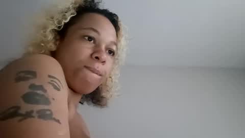 candyredxo2024 online show from September 12, 2025, 4:18 pm