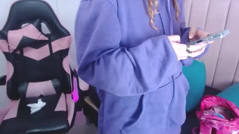 candywalthonrs707 online show from March 5, 2026, 7:59 am